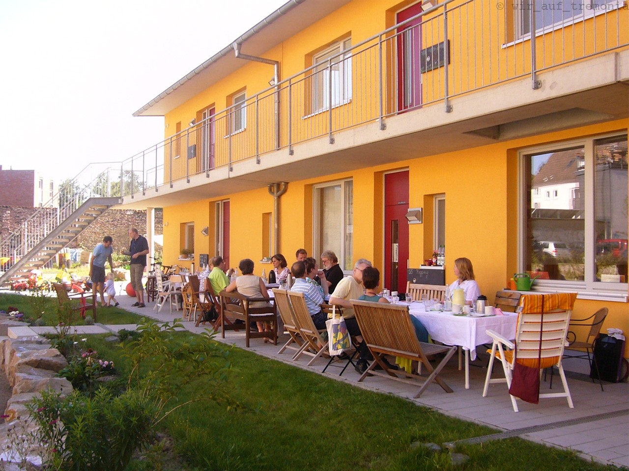 Bild-Wir-Projekt-Kaffeetrinken-im-Garten